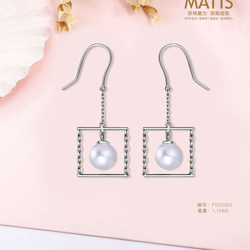 18K Gold Pearl Earrings