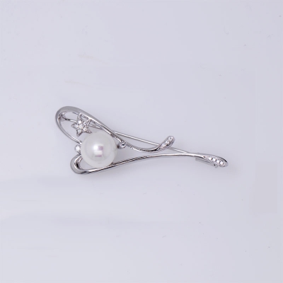 Pearl    Brooch