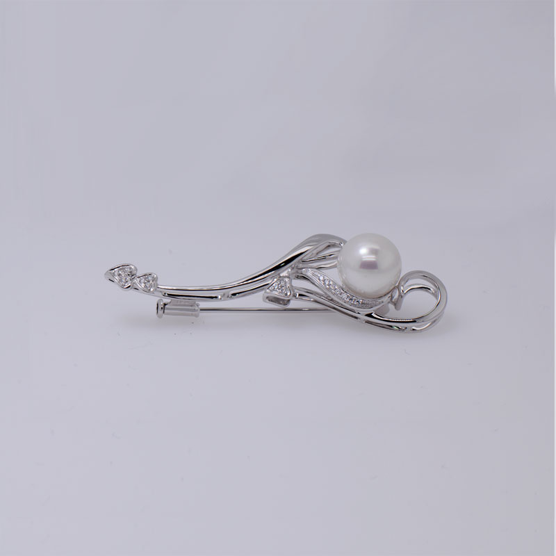 Pearl    Brooch