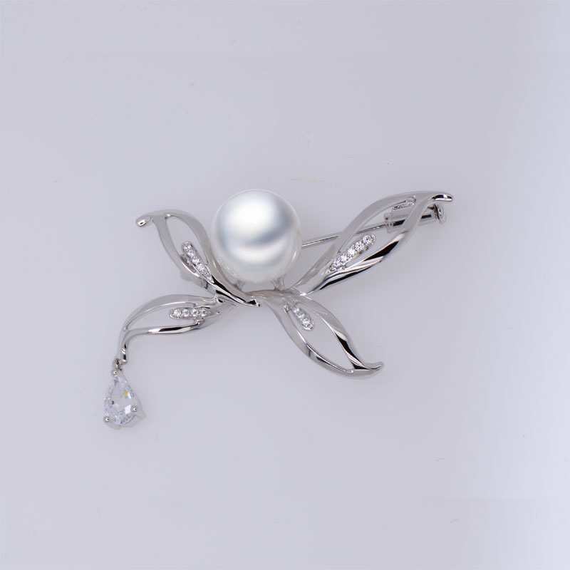 Pearl    Brooch